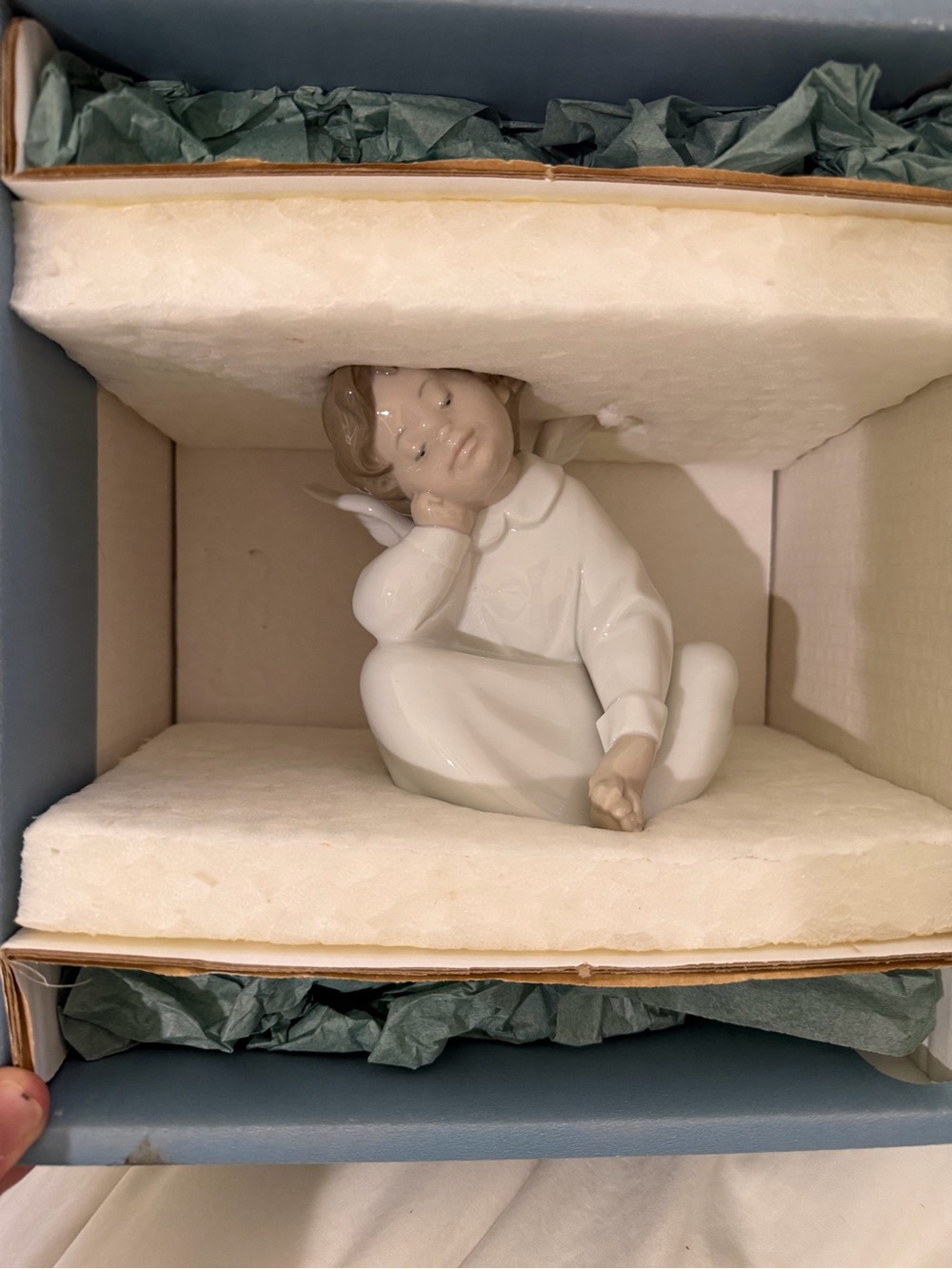 Lladro Porcelain angel dreaming  Figurine NEW, NEVER REMOVED FROM BOX